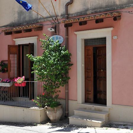 Il Giardino Di Pietra Bed & Breakfast Noto Dış mekan fotoğraf