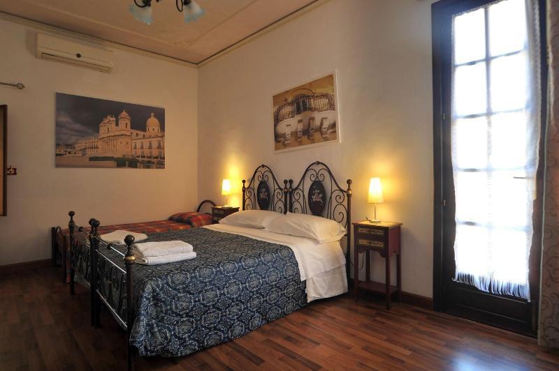 Il Giardino Di Pietra Bed & Breakfast Noto Dış mekan fotoğraf