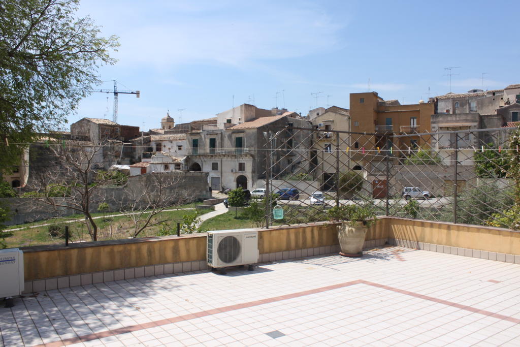 Il Giardino Di Pietra Bed & Breakfast Noto Dış mekan fotoğraf
