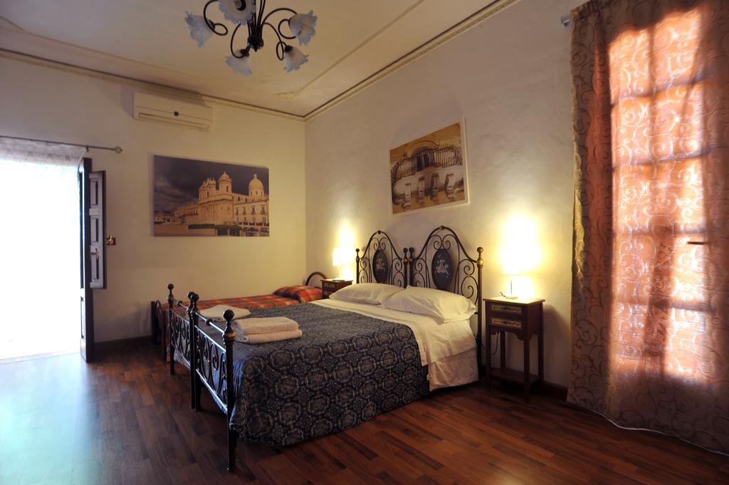 Il Giardino Di Pietra Bed & Breakfast Noto Dış mekan fotoğraf
