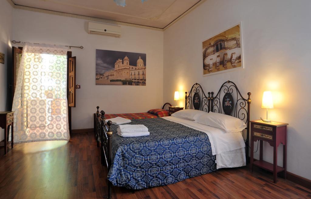 Il Giardino Di Pietra Bed & Breakfast Noto Dış mekan fotoğraf