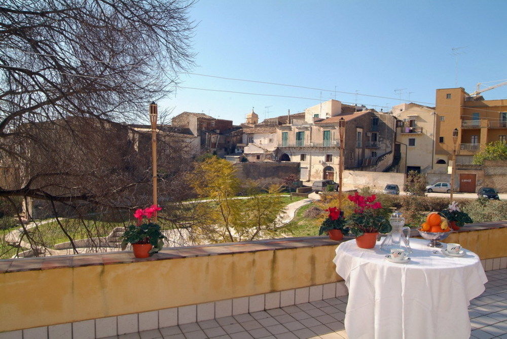 Il Giardino Di Pietra Bed & Breakfast Noto Dış mekan fotoğraf